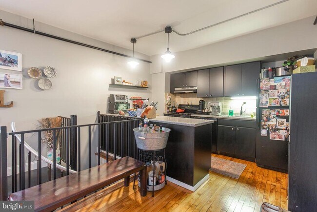 Building Photo - 36 Strawberry St