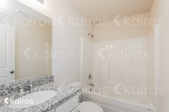 Building Photo - 832 Whispering Creek Ave