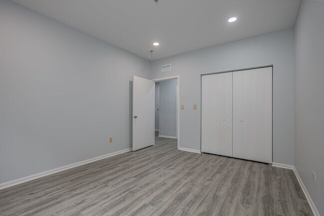 Building Photo - 801 N McLean Blvd