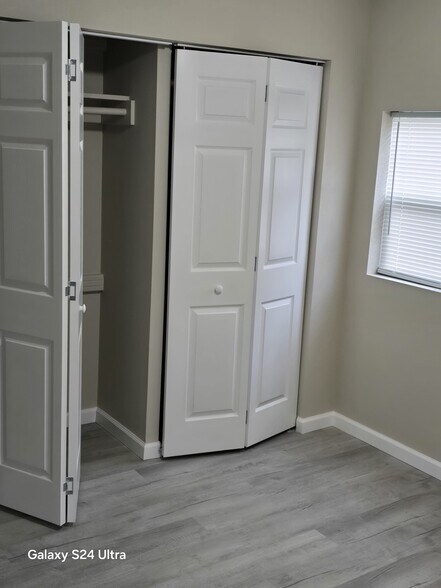 Building Photo - 124 Tacoma Rd