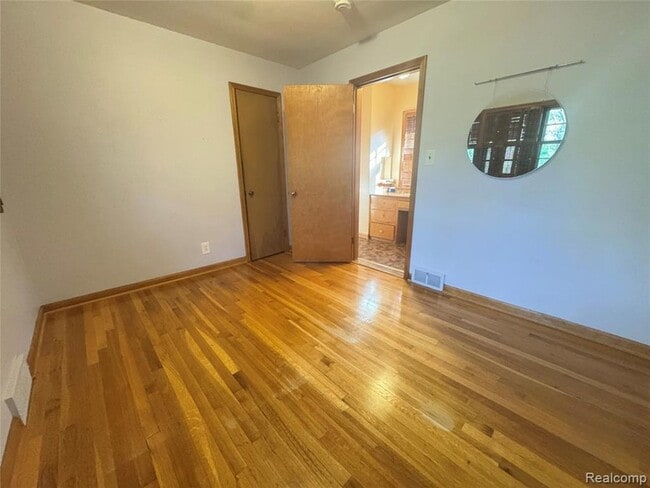 Building Photo - 6 Danvers Ln