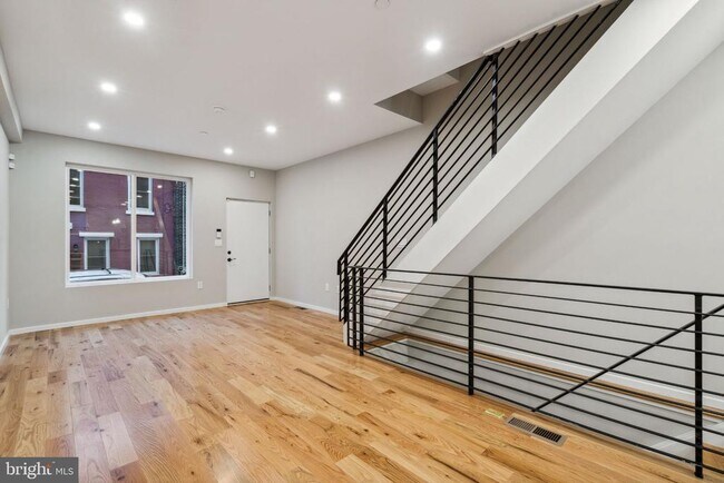 Building Photo - 1713 W Seybert St