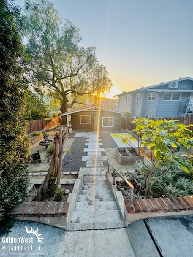 Building Photo - Beautiful 2Bdm 1.5Ba Home in the Heart of Los Angeles