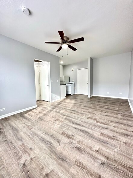 Sample 1 - 4031 N Kenmore Apartments