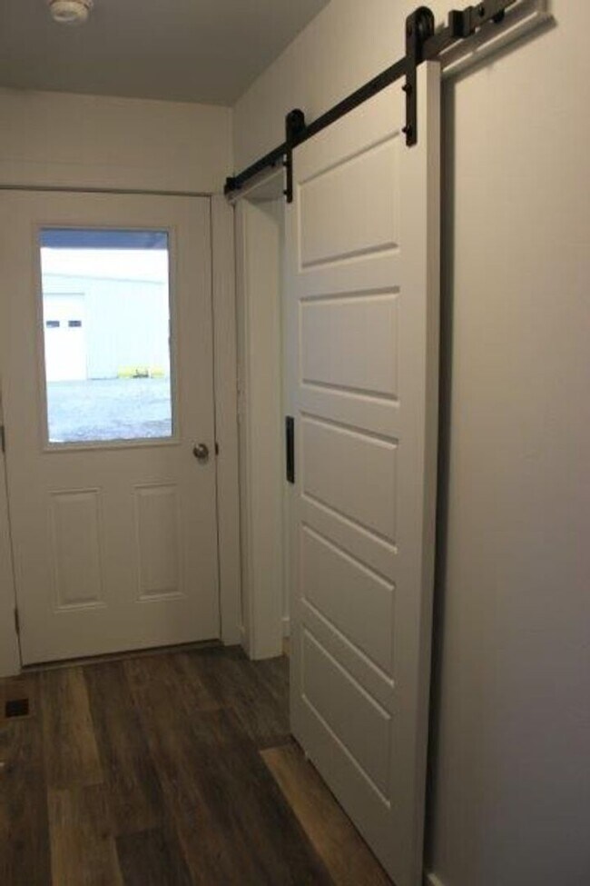 Building Photo - 710 N 12th St