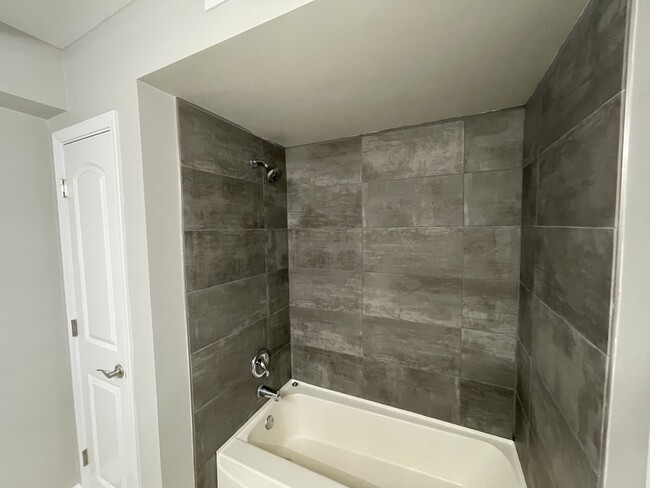 Building Photo - 655 Perrie Dr