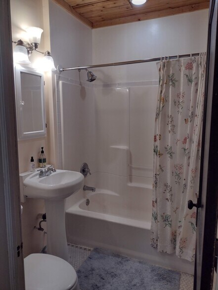 Bathroom - 1895 Portland Ave