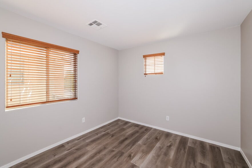 Building Photo - 17434 W Lisbon Ln