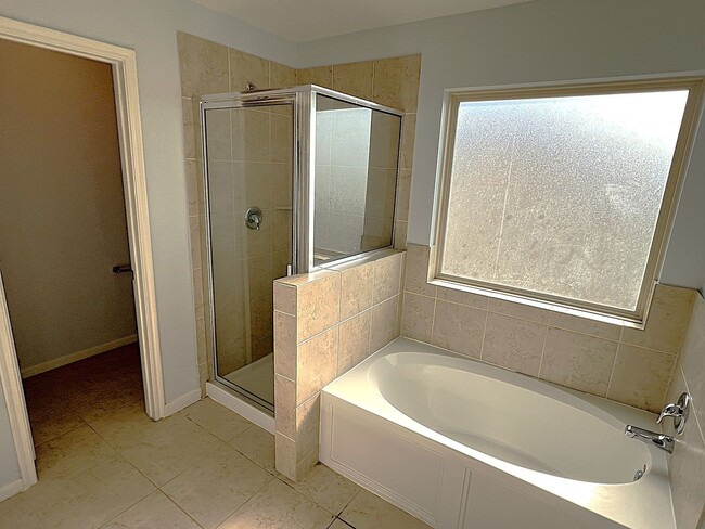 Building Photo - Spacious Four Bedroom Home Conveniently Located in Carpenters Landing