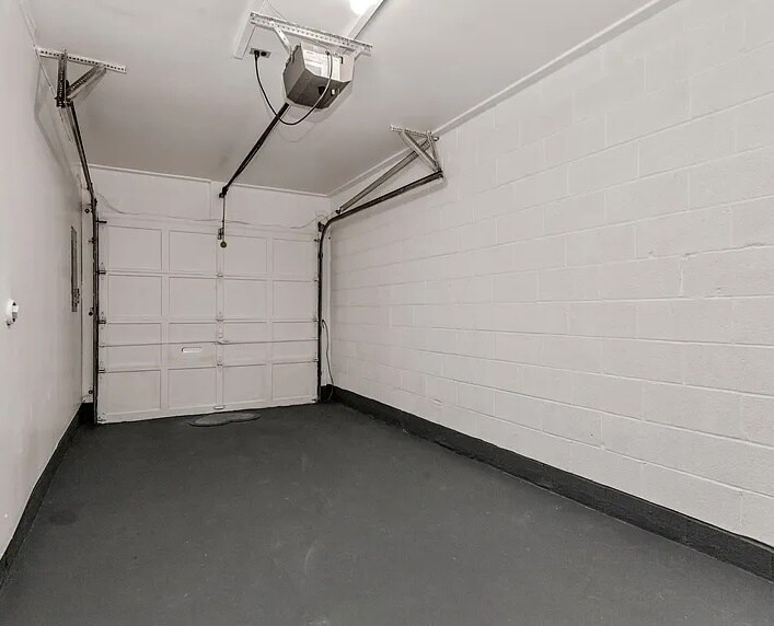 Building Photo - 1902 Curtis Ct SE