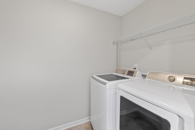 Building Photo - 460 Young Landing Ct