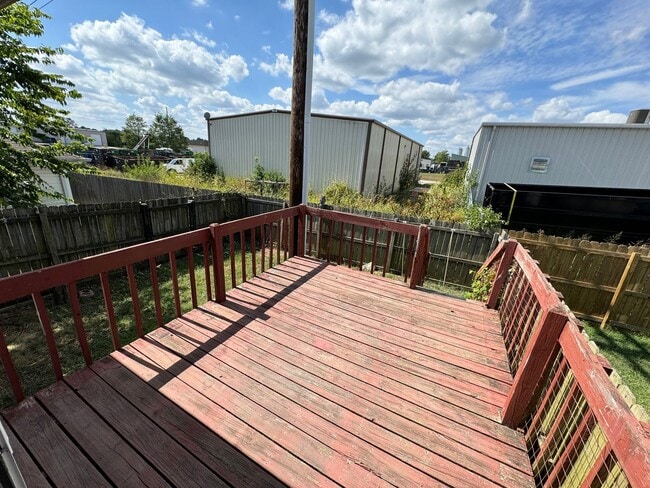 Building Photo - 2 bedroom 2 bath duplex in Nixa available now