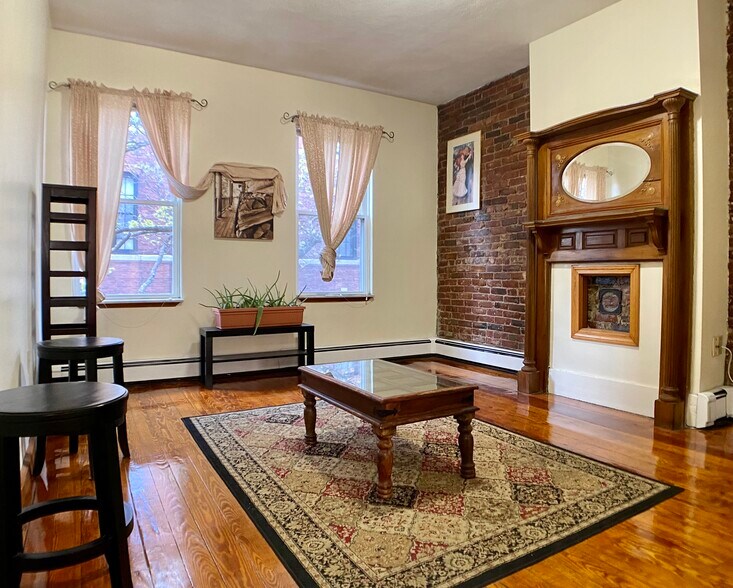 Building Photo - 69 Baldwin St