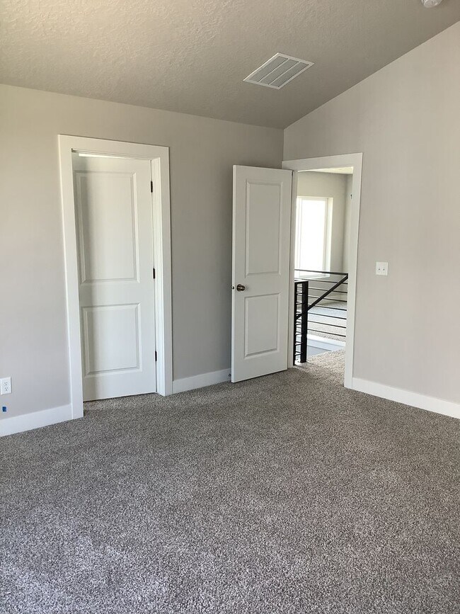 Building Photo - Townhome in Prime Spanish Fork Location