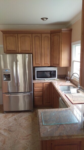 Building Photo - 121 3rd St