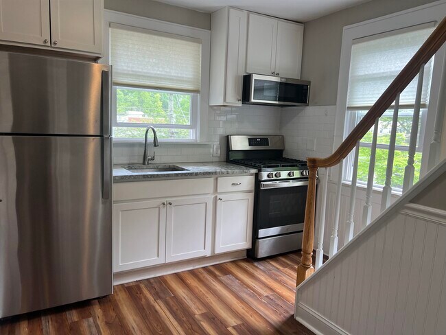 Primary Photo - 80 3rd Ave