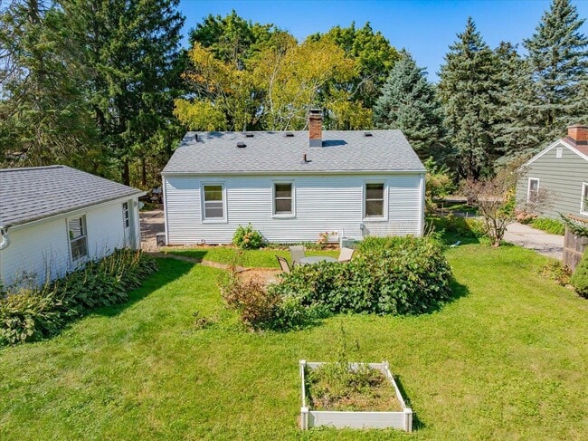 Building Photo - 401 Merrill Crest Dr