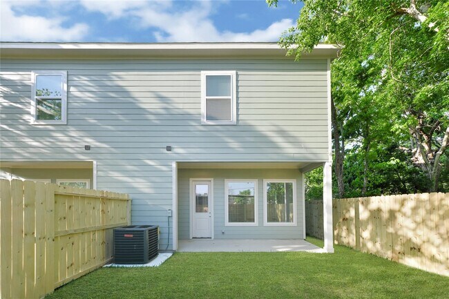 Building Photo - 4019 Stassen St