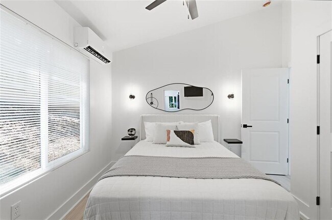 Building Photo - 3203 Navajo Cir
