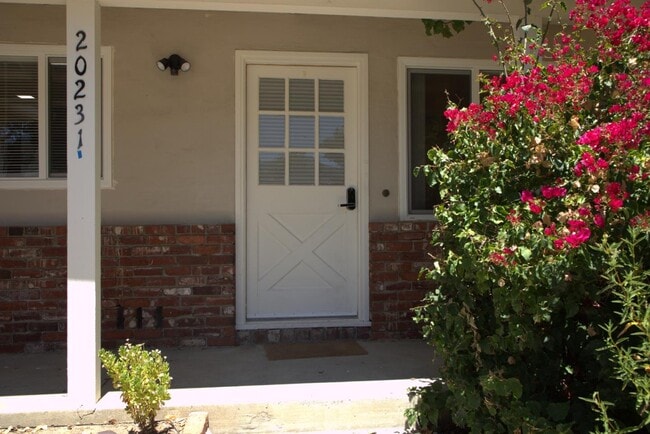Building Photo - 20231 Merrick Dr