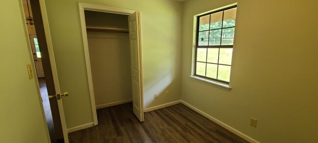 Building Photo - Corner Lot 3BR 1.5BA Home in Forest