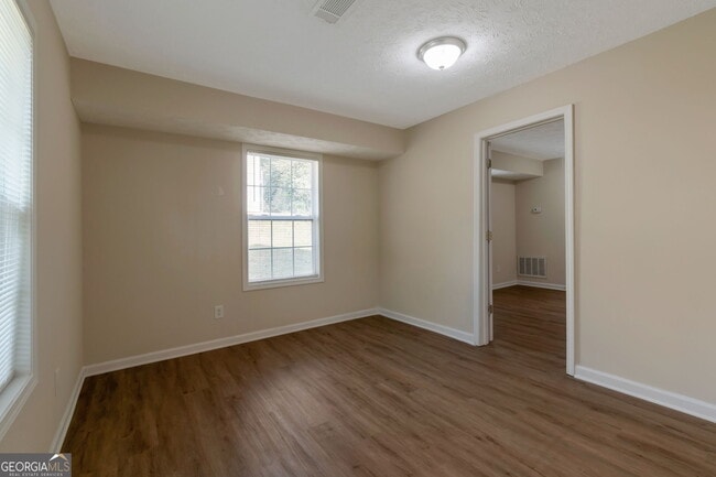 Building Photo - 3862 Chase Dr