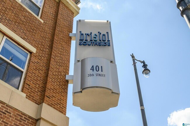 Building Photo - 2020 5th Ave S