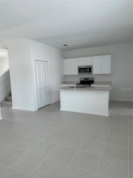 Building Photo - 1987 Stake Out Wy