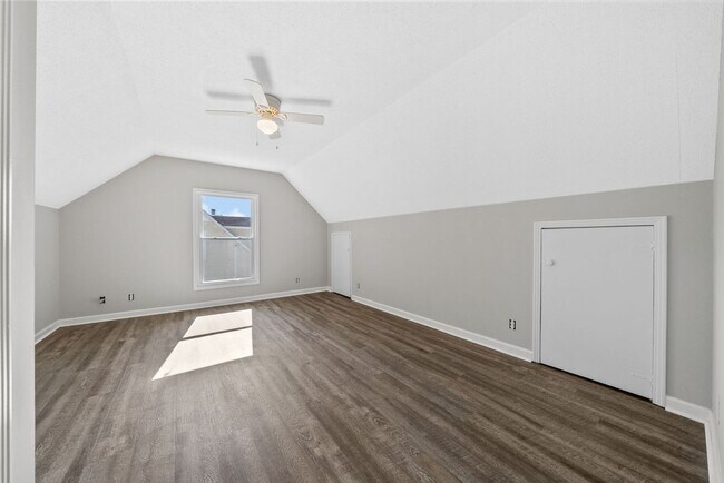 Building Photo - 4 Bedroom Pet Friendly Home For Rent!