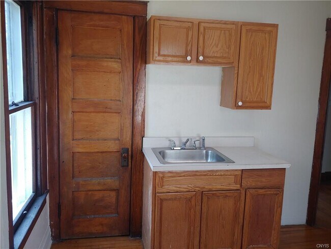 Building Photo - 205 Cadwell St