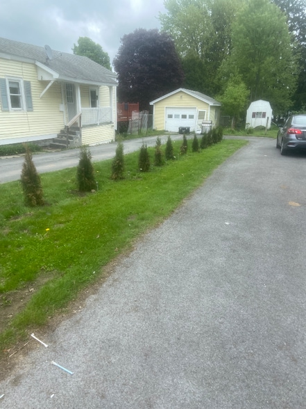 Building Photo - 25 Bridge St