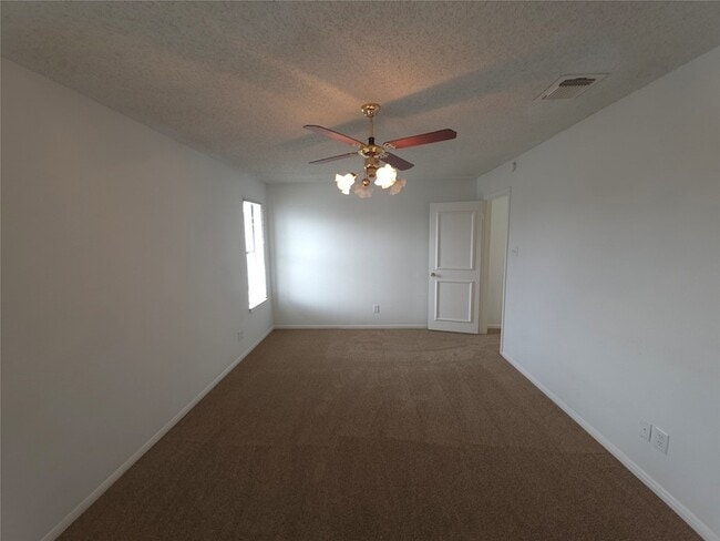 Building Photo - 7126 Deer Creek Ct