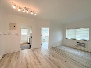 Building Photo - 840 10th St