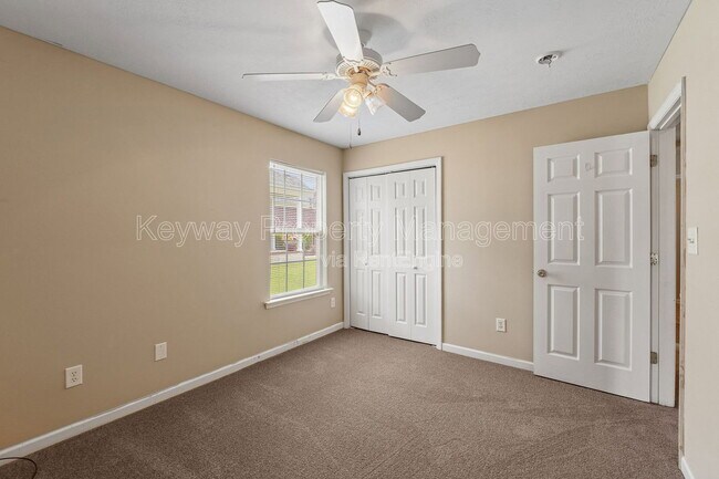 Building Photo - 313 Elbrus Way