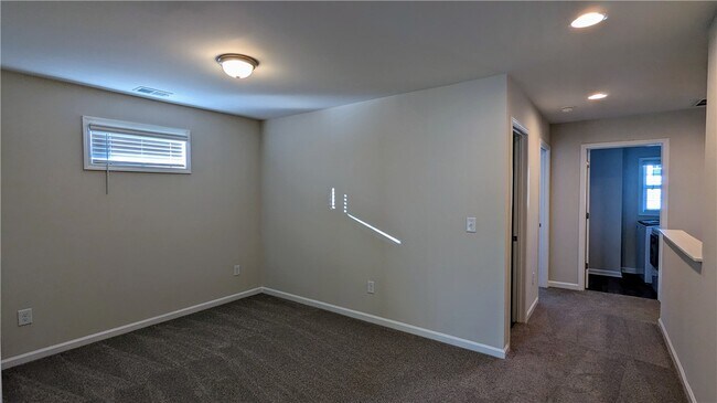 Building Photo - 249 Carvel Trl