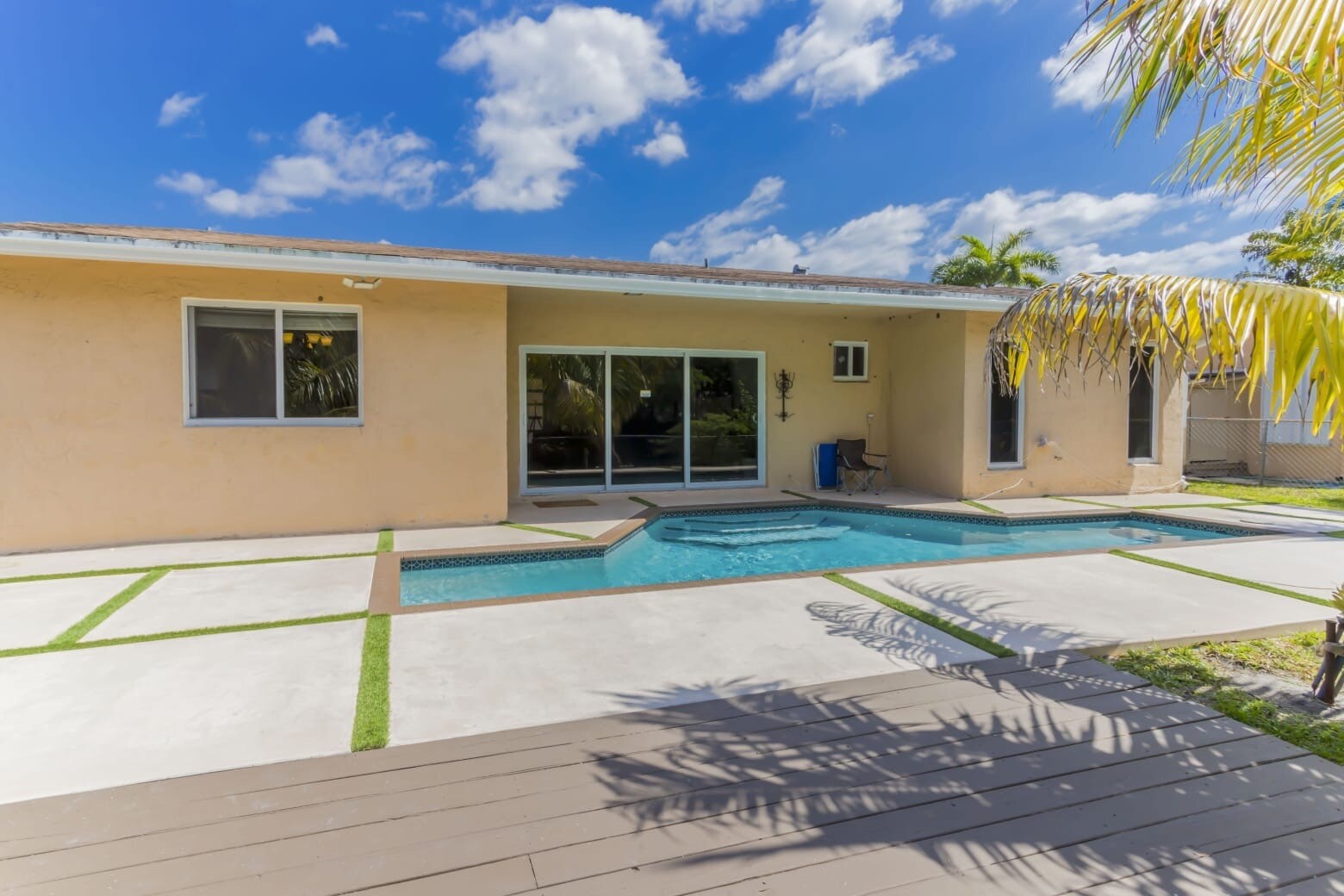 Building Photo - 10730 NW 20th Ct