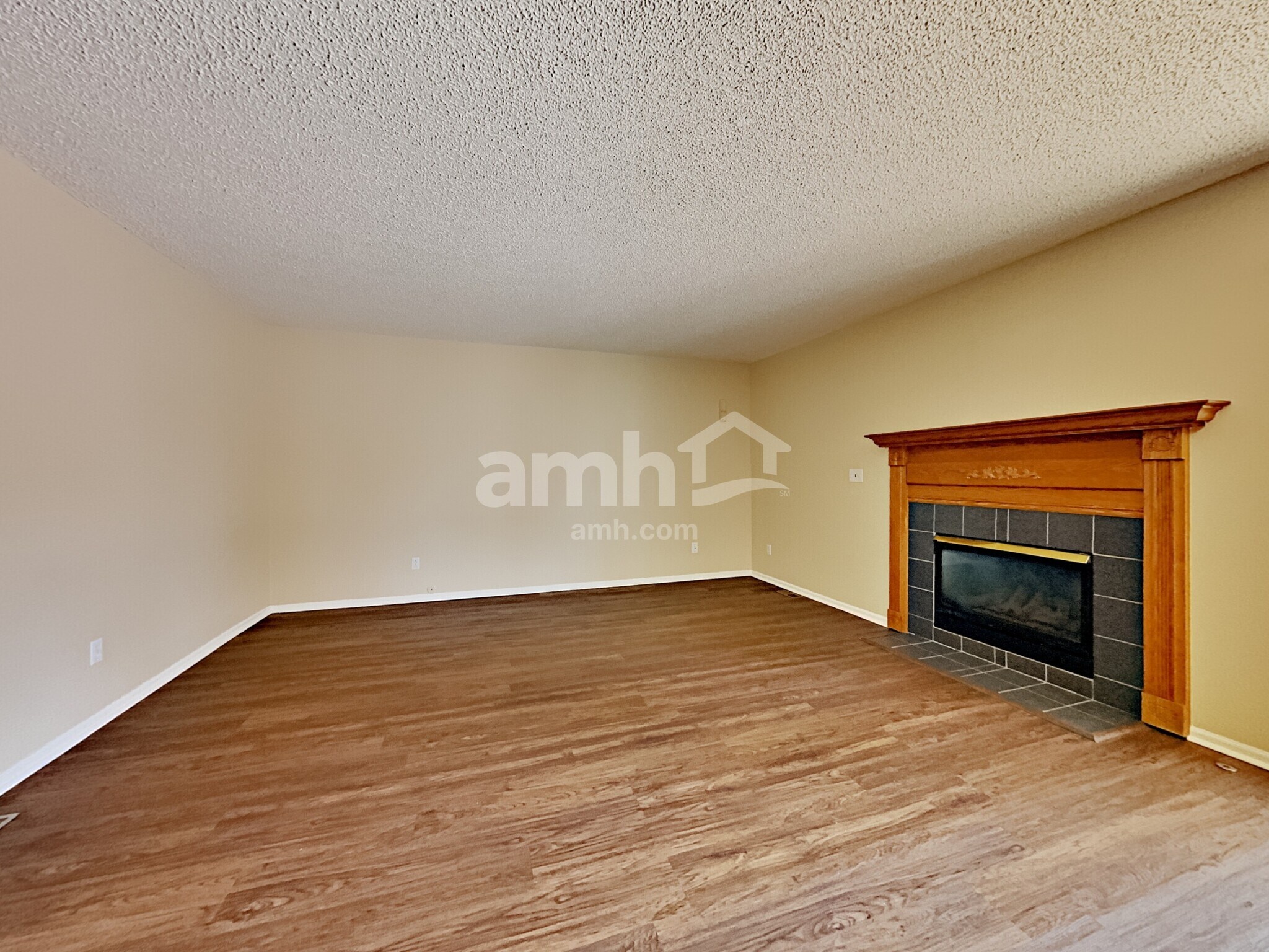 Building Photo - 13373 Mariposa Ct