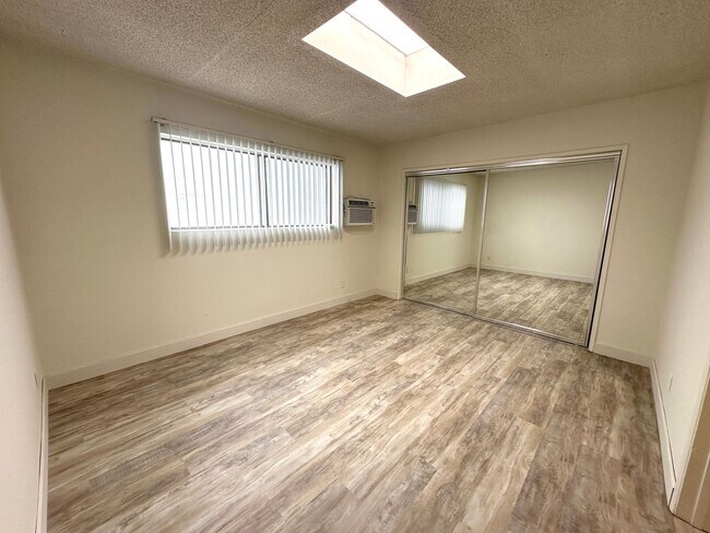 Building Photo - 12117 Pacific Ave