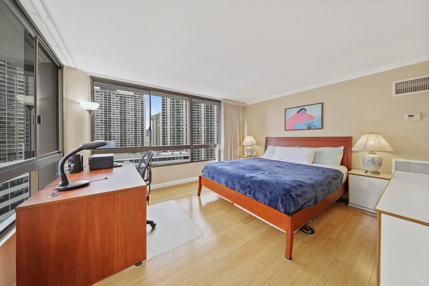 Building Photo - 1910 Ala Moana Blvd.