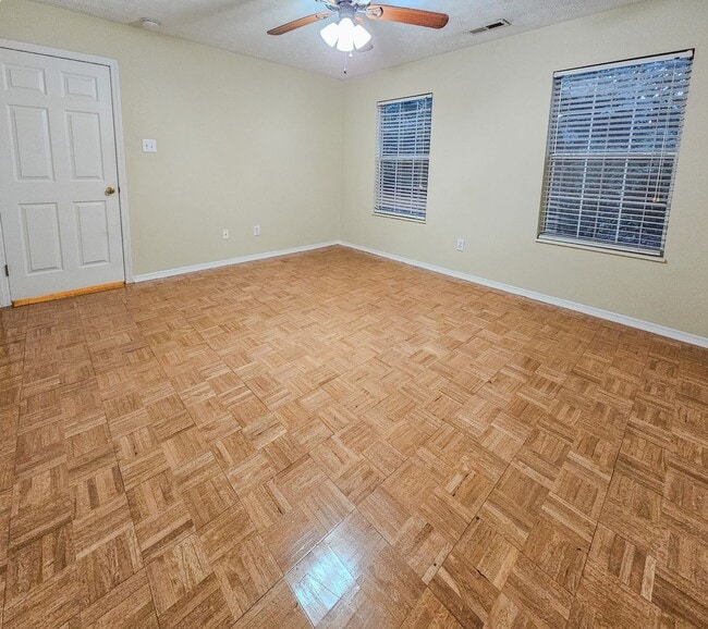 Building Photo - Knoxville 37934 - 3 bed 2.5 bath Condo - Contact Ryan Fogarty 865-333-4840