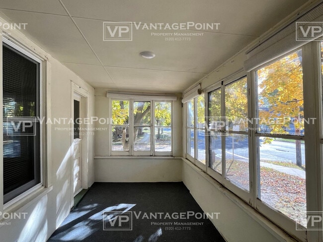 Building Photo - 370 S Main St