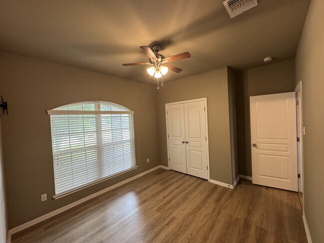 Building Photo - 502 Westchester Ct