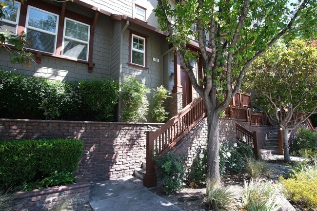 Building Photo - NOW AVAILABLE- NEW PRICE! Spacious 3-Bed, ...