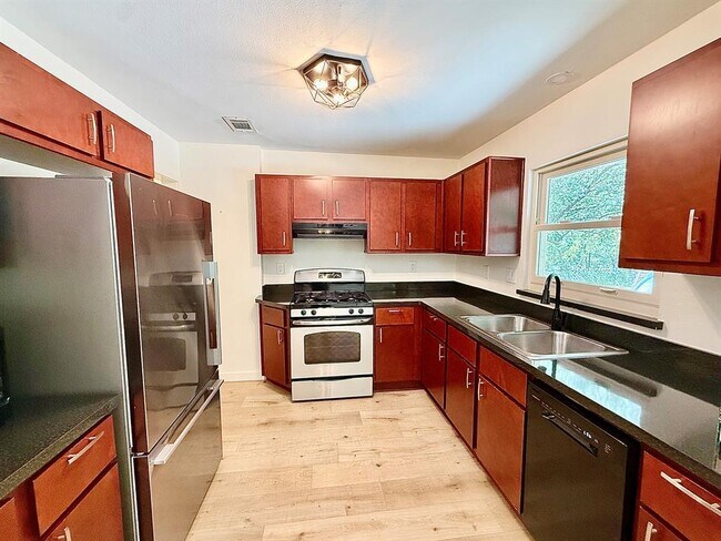 Building Photo - 7608 Tisdale Dr