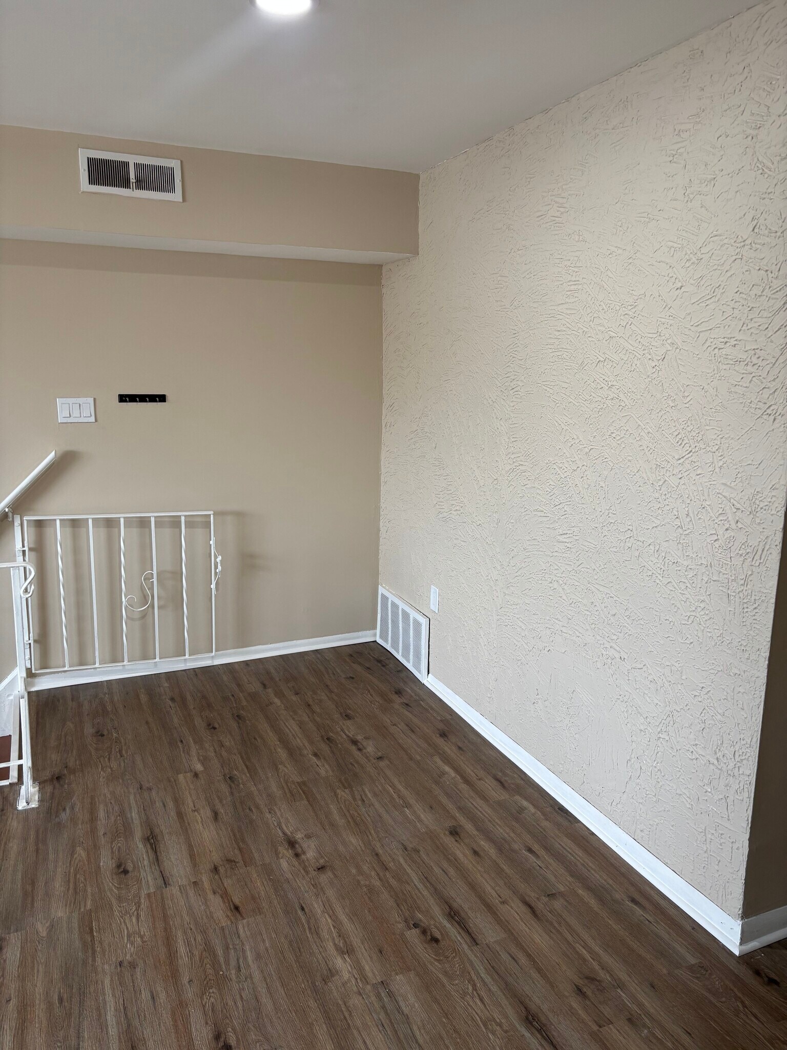 Building Photo - 4322 E Howell St