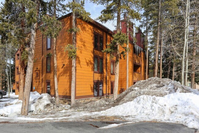 Building Photo - 800 Columbine Rd