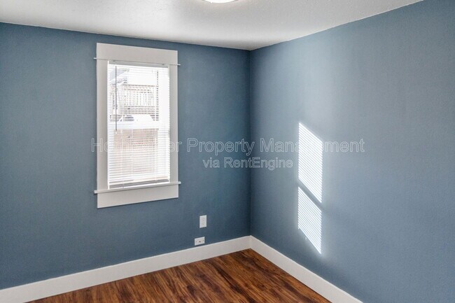 Building Photo - 3904 E 30th Ave