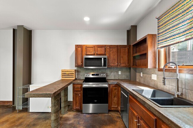 Building Photo - West Asheville Oasis