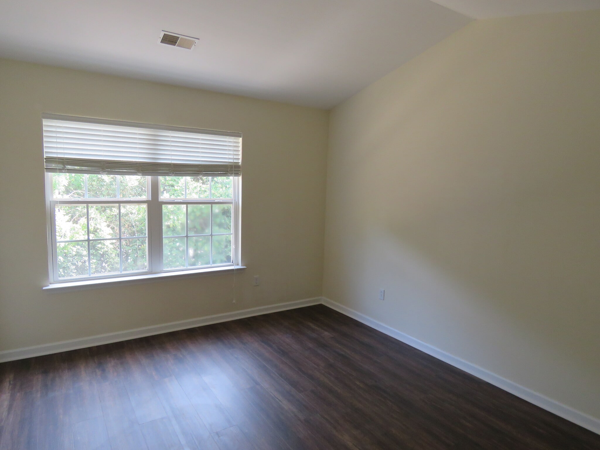 Building Photo - 530 Candida Dr