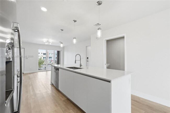 Building Photo - 2505 NE 193rd St